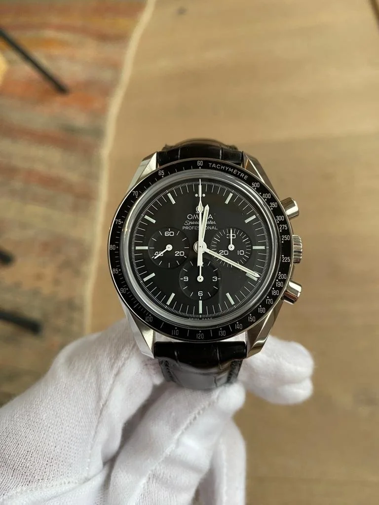 Omega speedmaster professional 2025 black leather strap